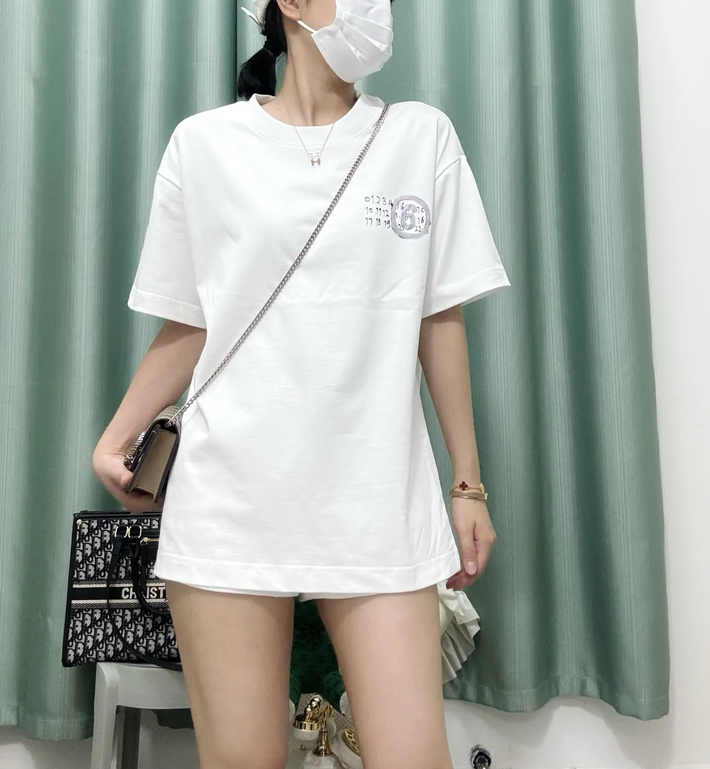 White ， Same Style